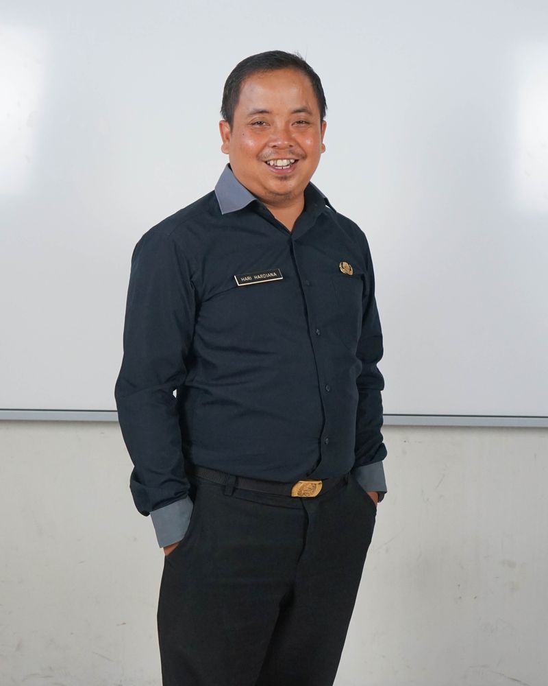 Hari Hardiana, S.Pd.