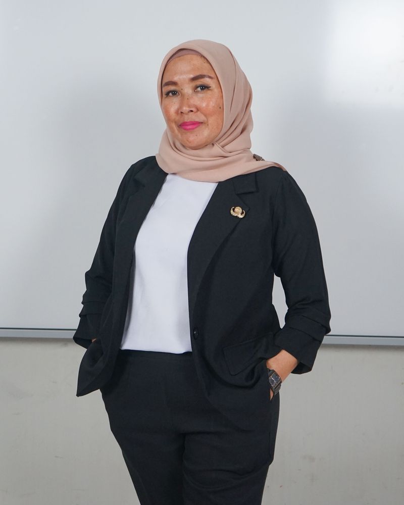 Irawati Nurcandra, S.Pd., Gr.