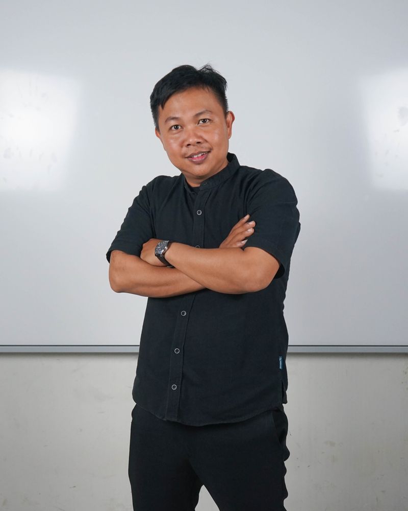 Romy Jaya Saputra, S.Sn.